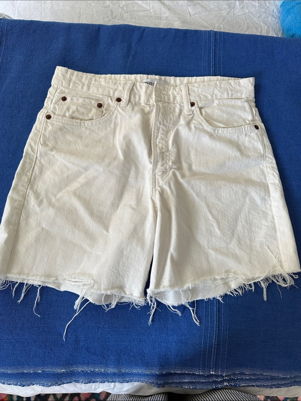 Zara Off-White Frayed Hem Denim Shorts Size 10
